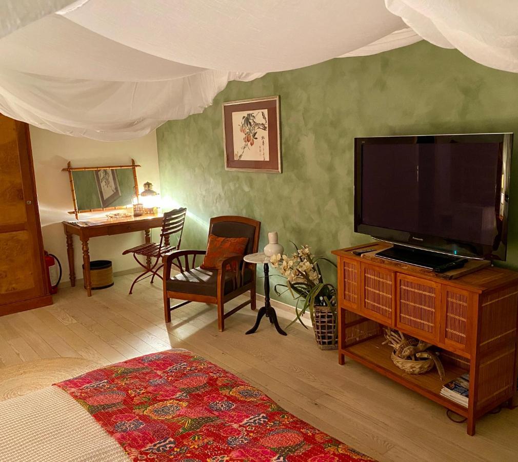 Les 3 Coeurs - Chambres Chez Charmants Habitants Font Exterior photo