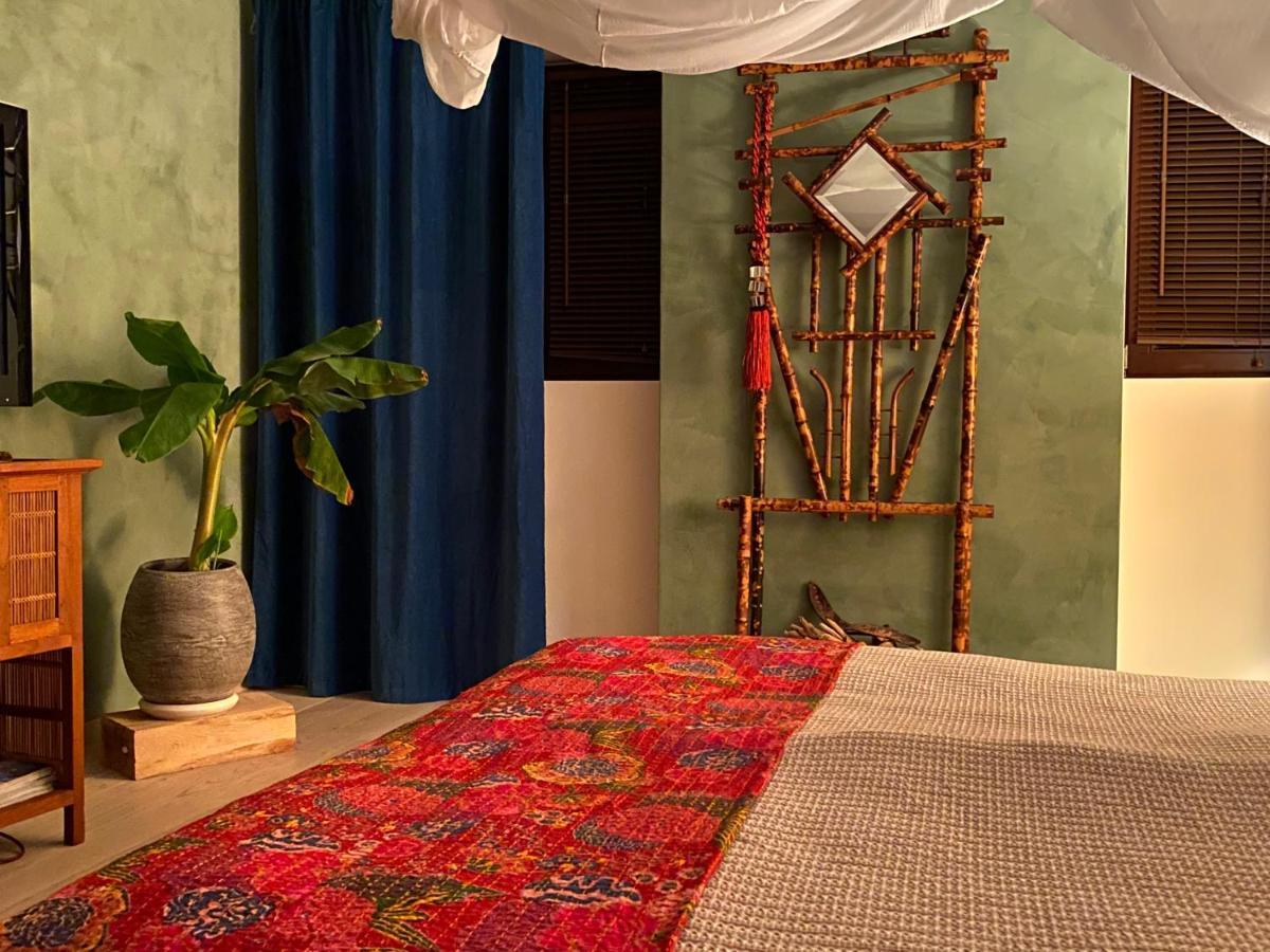 Les 3 Coeurs - Chambres Chez Charmants Habitants Font Exterior photo